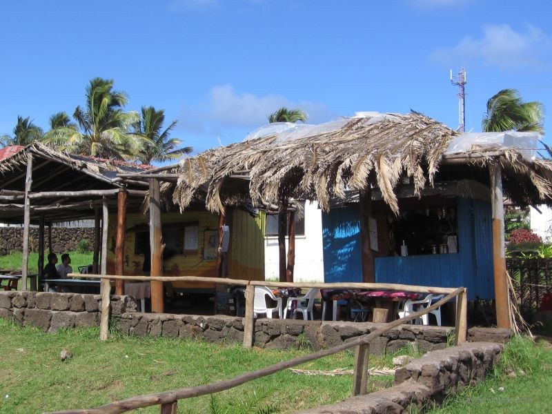 restaurant fence hanga roa